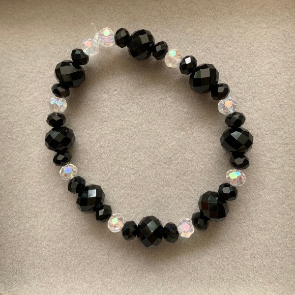 NWOT black and clear crystal beaded elastic bracelet. - Picture 3 of 3